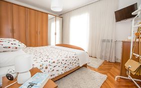 Spacious Apartment Near The Old Town